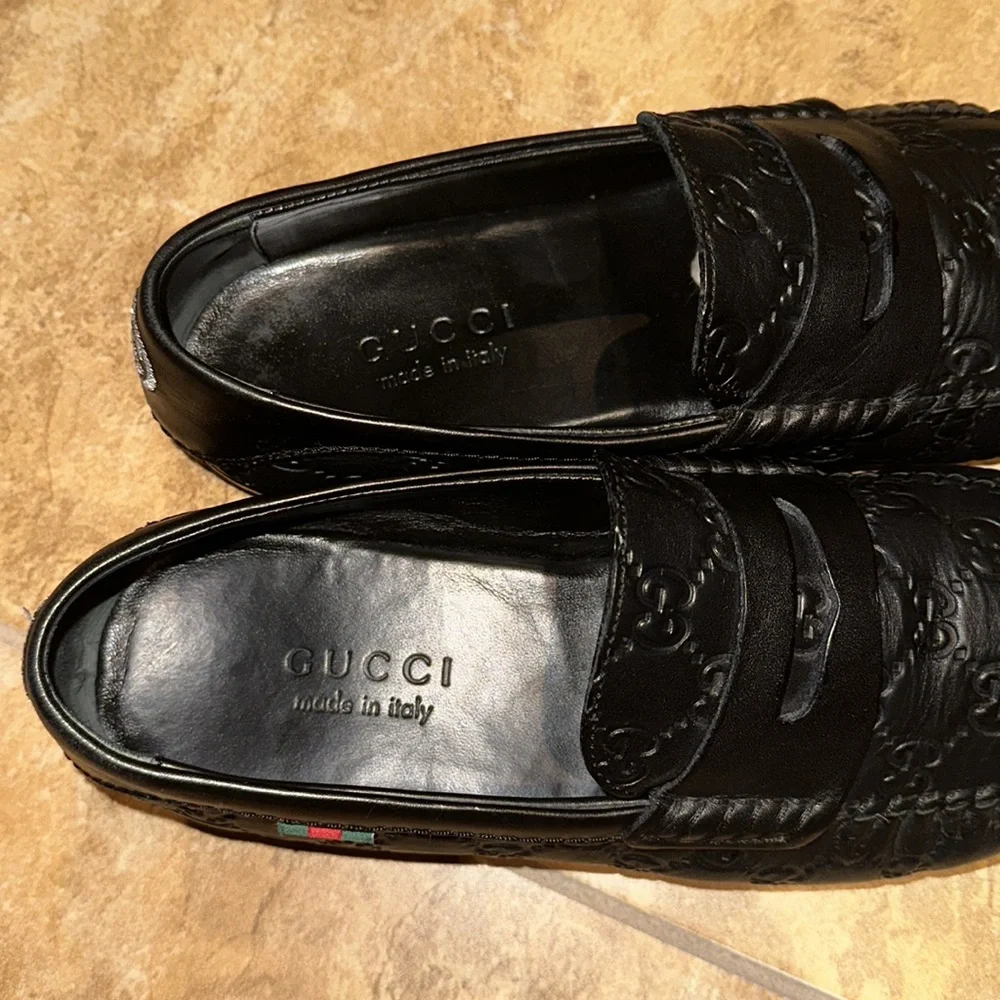 GUCCI Black Leather Logo Embossed Guccissima Drivers